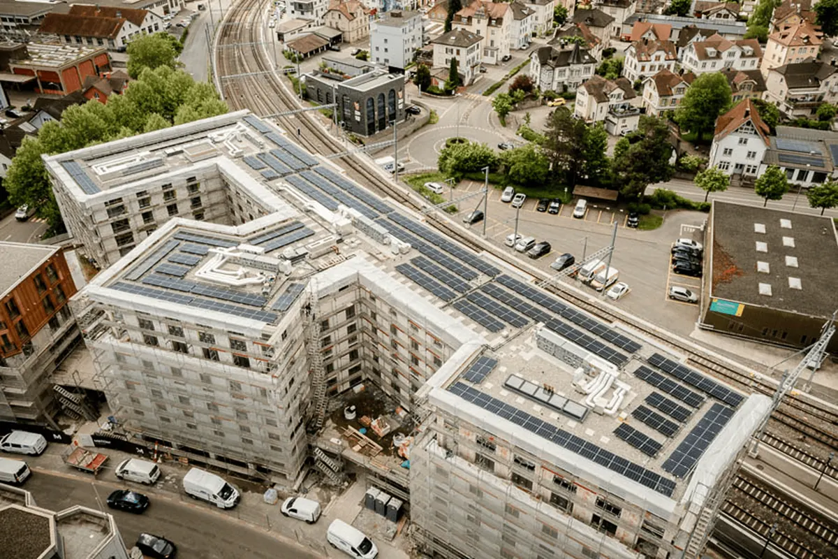 Überbauung Untere Bahnhofstrasse in Wil mit PVT-Hybridkollektoren auf den Flachdächern